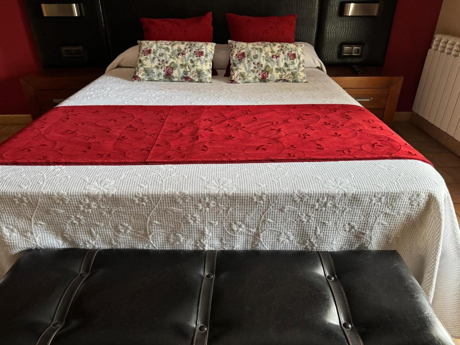 Hotel Guara Inluka Las Almunias Eksteriør billede
